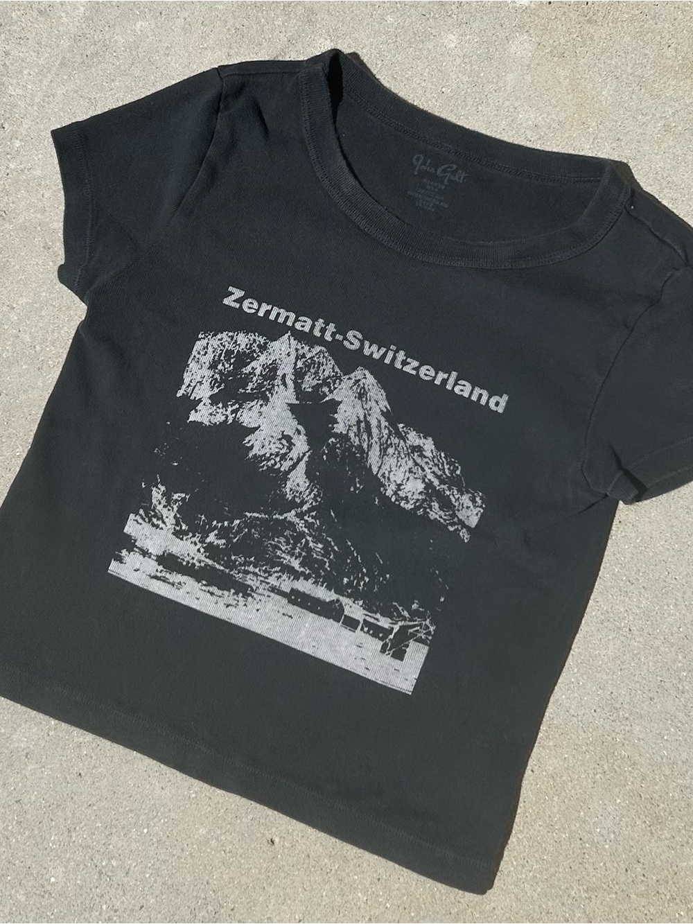 John Galt Zermatt-Switzerland black cropped tee
